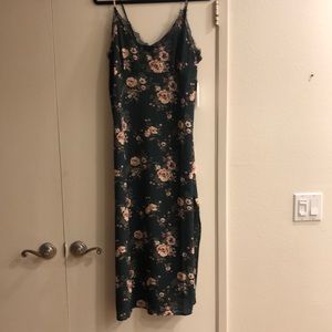 NWT Sadie + Sage floral print lace trimmed maxi dress. Size: MEDIUM